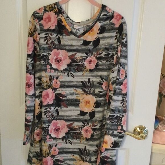 SALE. BUY 2/$30. NWOT. LuLaRoe Women’s M Tunic Blouse Floral Print - Picture 5 of 6